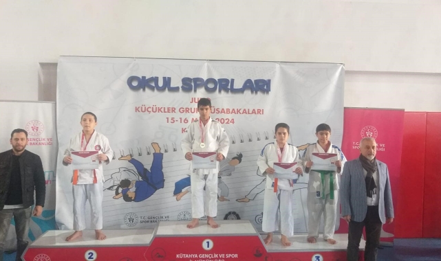 Başarılı sporcu gümüş madalya ile döndü