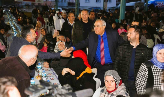 Başkan Arslan büyükşehrin iftarında hemşehrileriyle buluştu