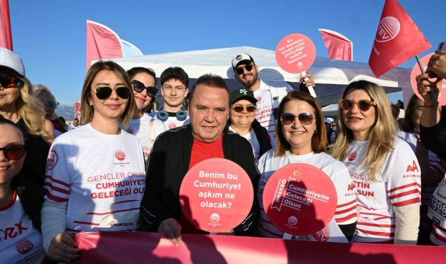 Başkan Böcek, Runtalya'da koştu