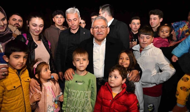 Başkan Büyükkılıç, Ramazan etkinliklerinde vatandaşlarla kucaklaştı