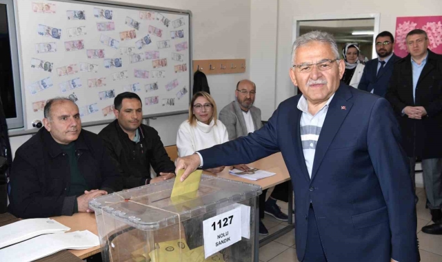 Başkan Büyükkılıç: "Vatandaşlık görevimizi yerine getirip, sandığa gidelim"