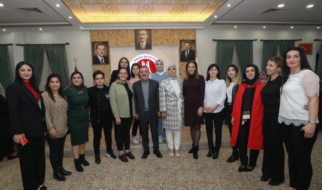 Başkan Murat Ercan ve eşi Emine Ercan Sincan Belediyesi kadın çalışanlarıyla iftar yaptı