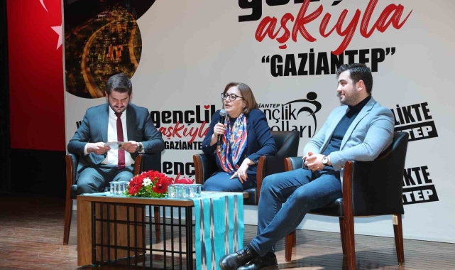 Başkan Şahin, gençlerin sorularını yanıtladı