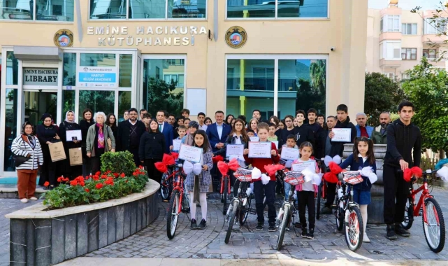 Başkan Yücel, en çok kitap okuyan öğrencileri ödüllendirdi