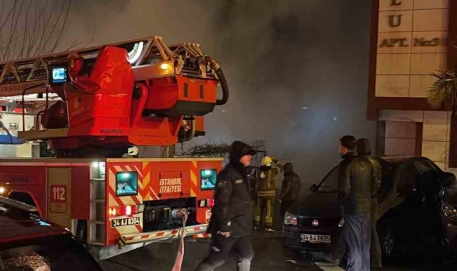 Beyoğlu'nda gecekonduda yangın paniği