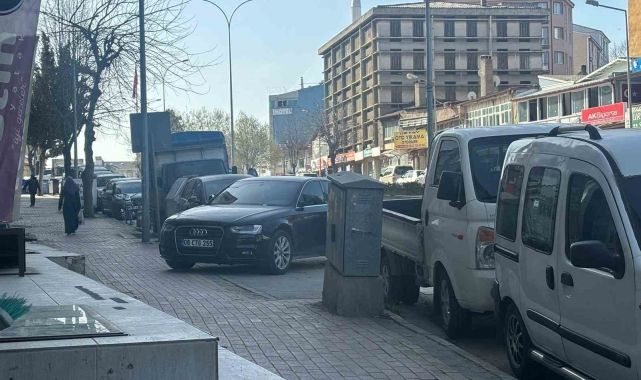 Bilecik'te duyarsız sürücüler yayaları çileden çıkarıyor