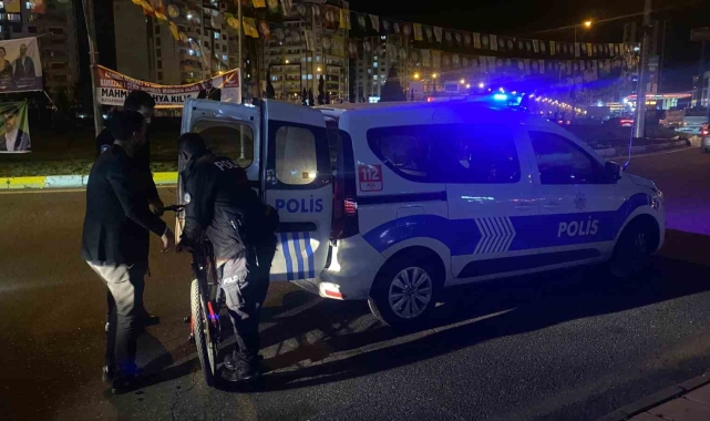 Bisikletiyle yolun karşısına geçerken minibüsün çarptığı kız yaralandı