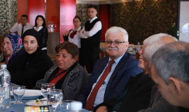 Burhaniye Belediyesi, Huzurevindeki vatandaşları yalnız bırakmadı