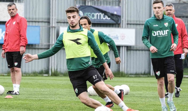 Bursasporlu futbolcular pes etmiyor