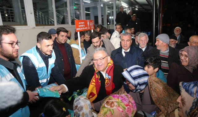 Büyükkılıç'tan teravih sonrası esnaf ziyareti