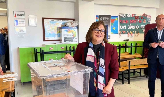 Büyükşehir adayı Fatma Şahin oyunu kullandı