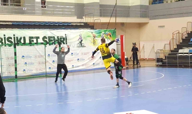 Büyükşehir Hentbol 34-37 skorla evinde kaybetti