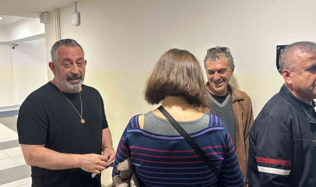Cem Yılmaz oyunu kullandı, İHA muhabirine verdiği cevap kahkahaya boğdu: "Sizin esprilerinizi kim yazıyor"
