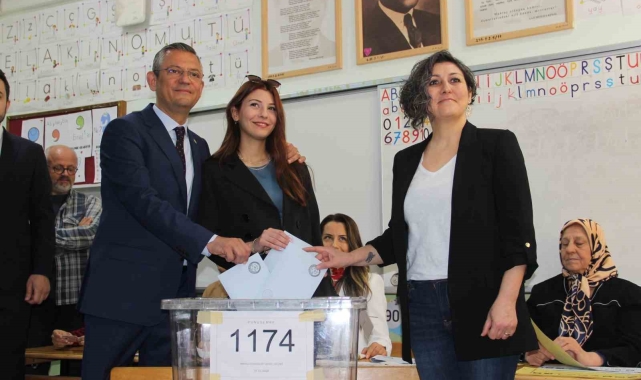 CHP Genel Başkanı Özel oyunu Manisa'da kullandı