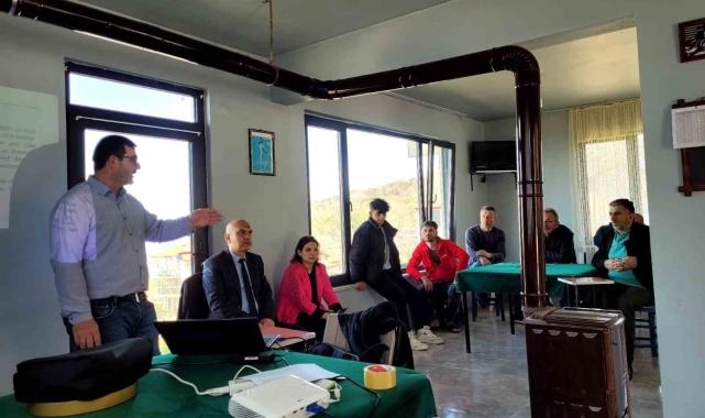 Çiftçiler zararlılar hakkında bilgiler verildi