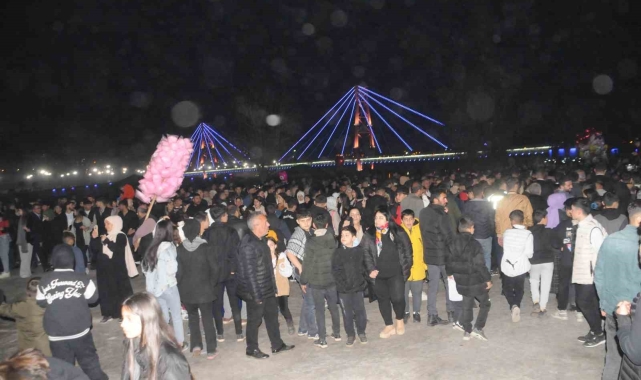 Cizre'de düğünleri aratmayan köprü açılışı