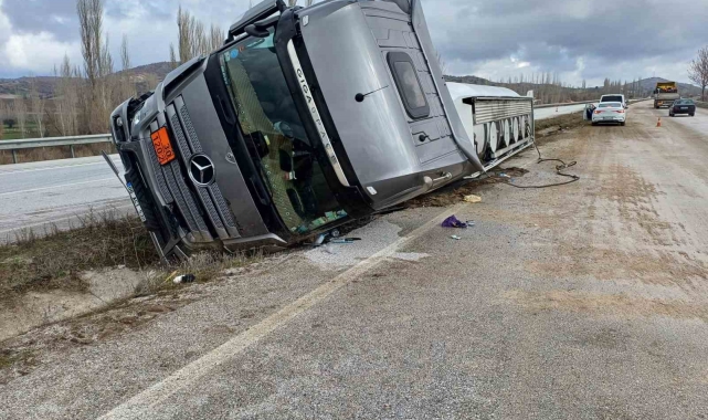 Çorum'da akaryakıt yüklü tanker devrildi