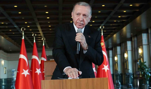 Cumhurbaşkanı Erdoğan, "Depreme karşı seferberlik ruhuyla çalışmaları sürdüreceğiz"