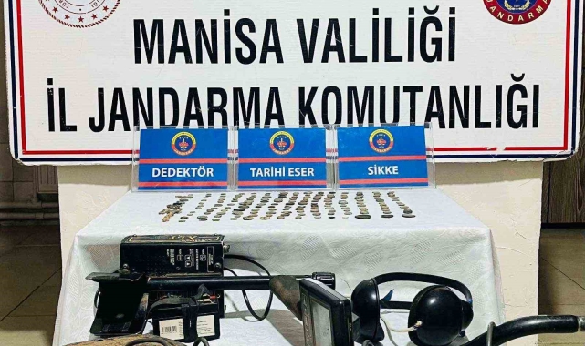 Dedektörle sit alanında define ararken suçüstü yakalandı
