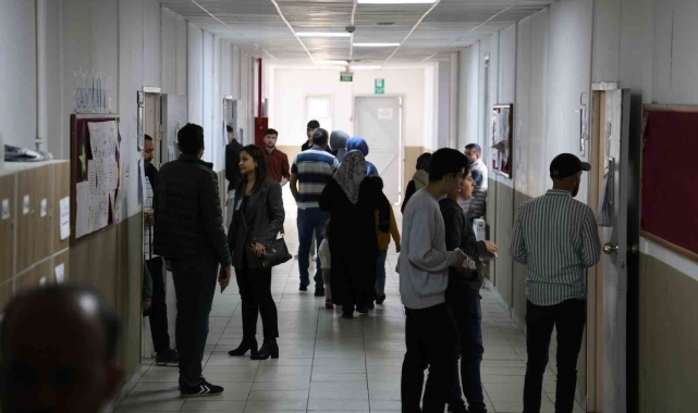 Depremin vurduğu mahalle oyunu kullanmayı ihmal etmedi