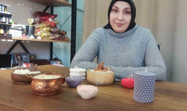 Depremzede kadının yaptığı hediyelik ürünler gelir kapısı oldu