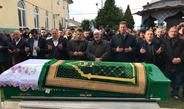 Devrilen traktörün altında kalarak hayatını kaybetmişti, son yolculuğuna uğurlandı