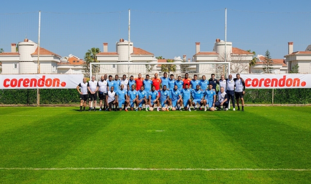 Dick Advocaat'ın çalıştırdığı Curaçao Futbol Milli Takımı, Antalya'da kamp yapıyor