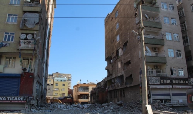 Diyarbakır'da Dündar Apartmanı'nın 2 müteahhidi ve arsa sahibine 22 yıl 6'şar aya kadar hapis talebi