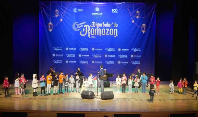 Diyarbakır'da Ramazan'a renk katan söyleşi ve konser etkinliği yapıldı