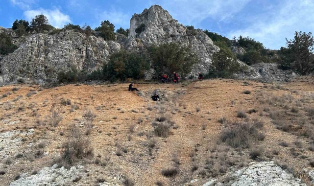 Doğa yürüyüşünde mahsur kalan 2 kişiyi AFAD ekipleri kurtardı