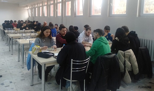 DURAĞAN’DA ÜNİVERSİTE ÖĞRENCİLERİNE ÇORBA İKRAMI!