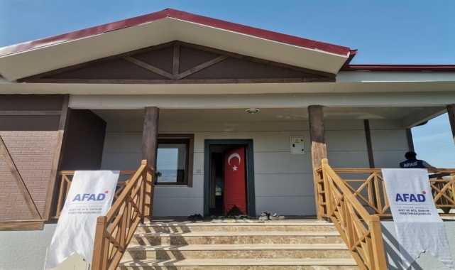 Düzce'de deprem konutları hak sahiplerine teslim ediliyor