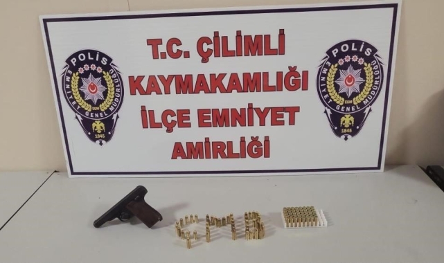 Düzce'de 7'si kuru sıkı 15 tabanca ele geçirildi