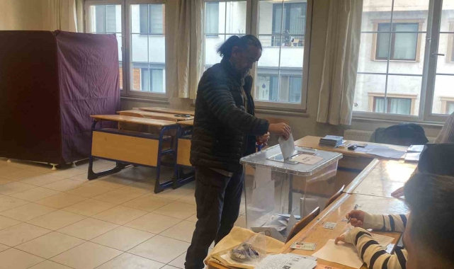 Düzce'de oy kullanma başladı
