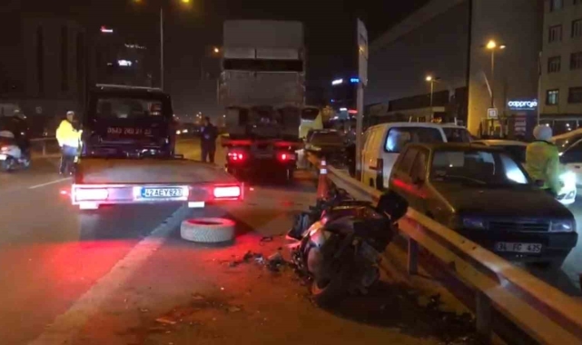 E-5 karayolunda motosiklet kamyonete arkadan çarptı: 1 ölü