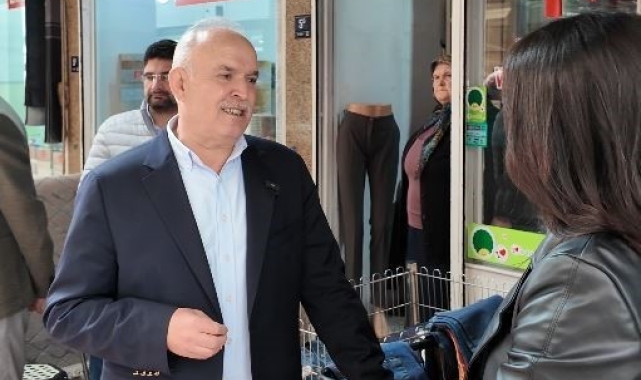 Efsane Başkan Ergüler, genç seçmeni şaşırttı: 25 yıldır aynı telefonu kullanıyorum, hiç korumam olmadı