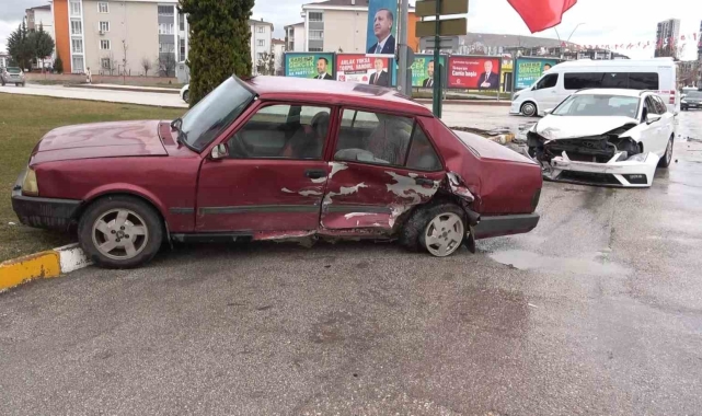 Elazığ'da trafik kazası: 4 yaralı
