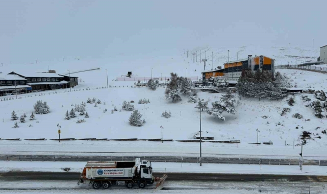 Erciyes'te kar etkili oldu: Kar kalınlığı 110 santime ulaştı