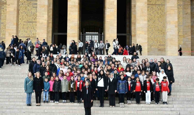 Eskişehirli öğretmen, öğrenci ve velilerden Anıtkabir'e ziyaret