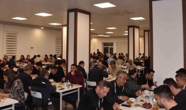 ESOGÜ Hastanesi personeli ve hasta yakınları iftarda bir araya geldi