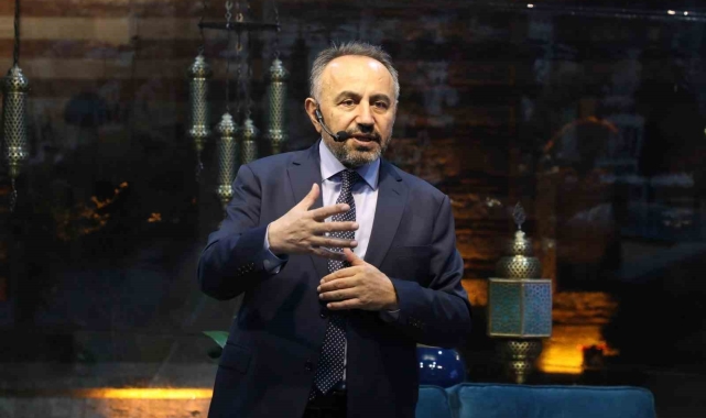 Eyüpsultan'da Ramazan Sohbetlerinin konuğu tarihçi Prof. Dr. Tufan Gündüz oldu