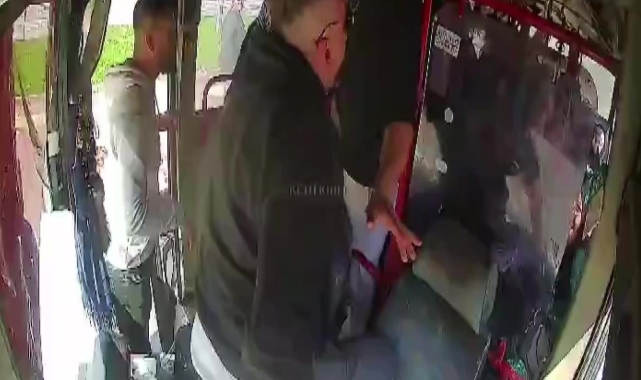 Fazla yolcu kavgasında şoför yolcuya sopa ile saldırdı