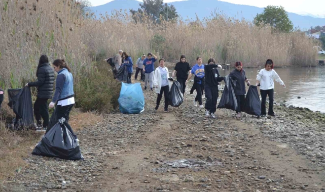 Fethiye Ördek Adası ve Kuş Cenneti'nde temizlik çalışması yapıldı