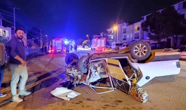Fethiye'de 2 otomobil kafa kafaya çarpıştı: 1'i ağır 4 yaralı