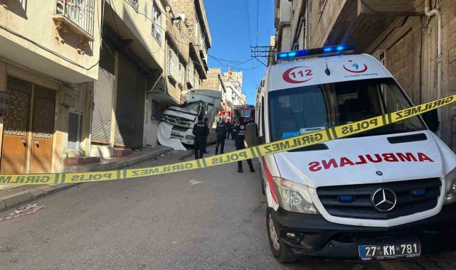 Gaziantep'te feci kaza: Freni boşalan tırın ezdiği kadın hayatını kaybetti