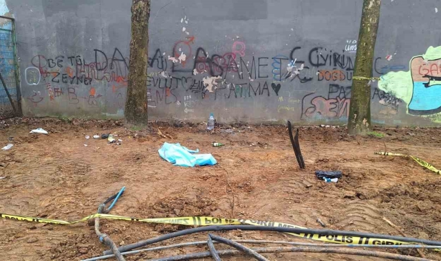 Gaziosmanpaşa'da sahte alkol iddiası: Bir kişi yapımı devam eden parkta ölü bulundu