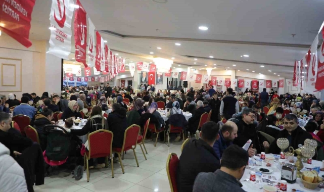 Gemlik'te Yeniden Refah iftarına ilgi