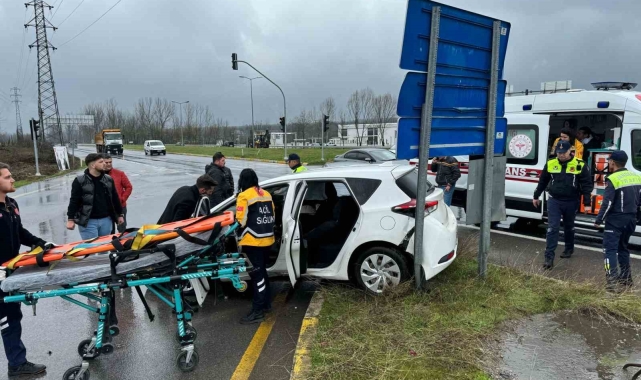 Göreve giden polisler kaza yaptı: 2 yaralı