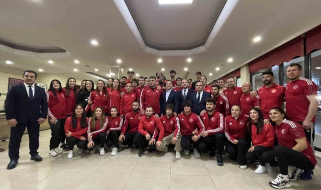 Güreş camiası iftarda bir araya geldi