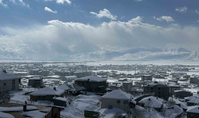 Hakkari'de 73 köy ve 118 mezra yolu ulaşıma kapandı